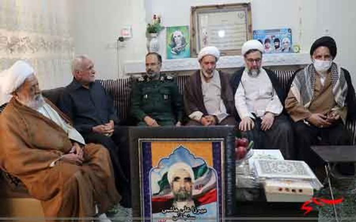 مسئولان سپاه استان قم از خانواده شهید حجت‌الاسلام هاشمی سنجانی تقدیر کردند